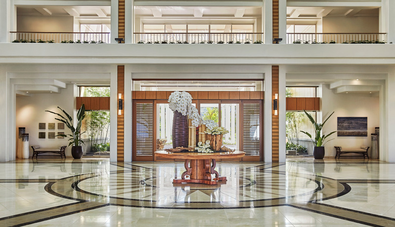 FOUR SEASONS KO ‘OLINA

Taking color inspiration from Lanikuhonua, the team introduced an array of warm furnishings and artwork that offer casual tropical elegance and character to the lobby.

Photo credit: Christian Horan