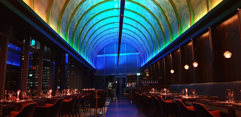 Klaasen Lighting Design – VUE@OUE Bayfront Bar & Restaurant
Photo credit: Klaasen Lighting Design