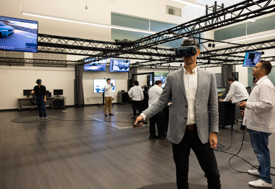 Honda Virtual Reality Design Studio - Marco Tan and Mathieu Geslin Collaborating in VR
