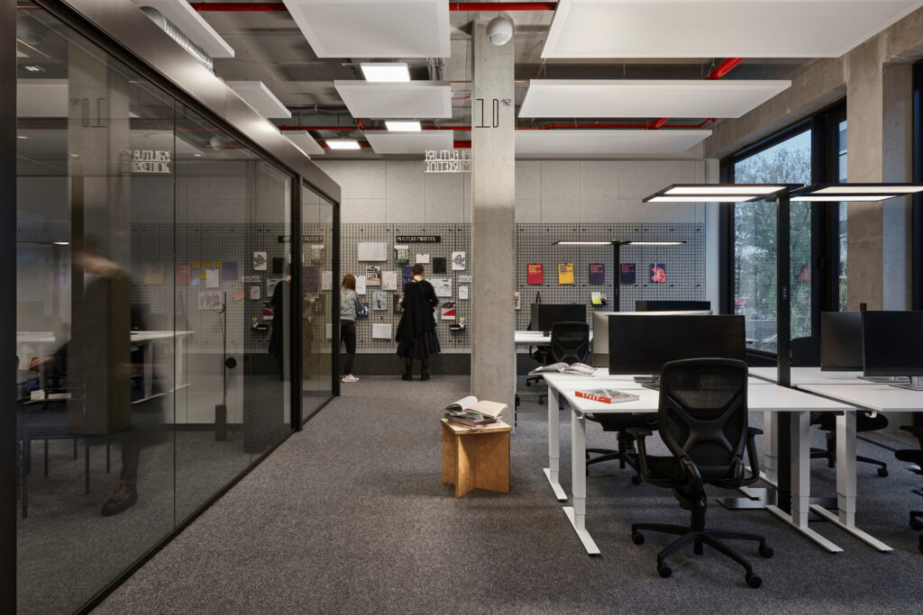 House of Communication by HENN
Agency workspace, focussed work
Photo credit: © Mark Seelen | Seelen⁺