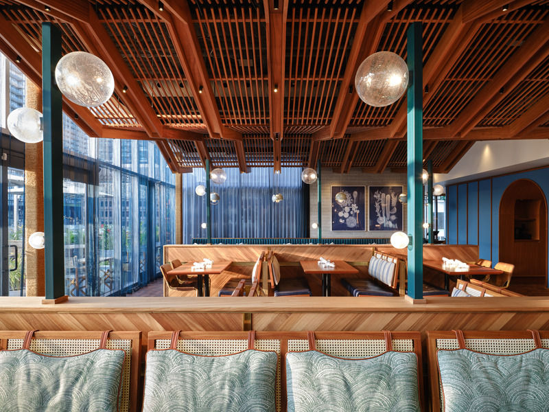 Floor-to-ceiling windows look over the Toronto skyline with unrivalled views. The woven chevron wood ceiling is like a tree canopy whilst also framing the long view to the city beyond.
Photo credit: Doublespace