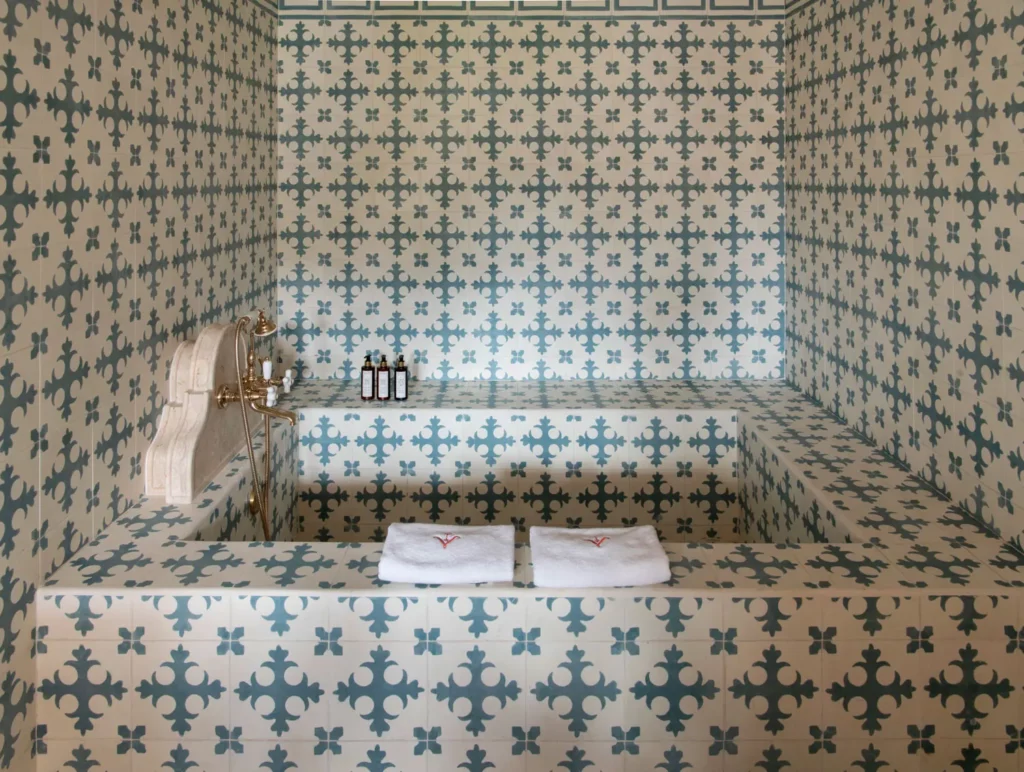 Tiled bathroom in Jardim Português suite
Photo credit: Ambroise Tézenas