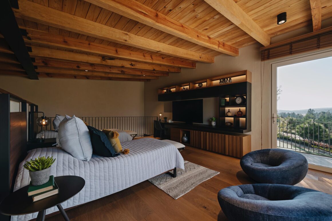 A Modern Retreat in Nature’s Embrace by VP Interiorismo - D5 MAG ...