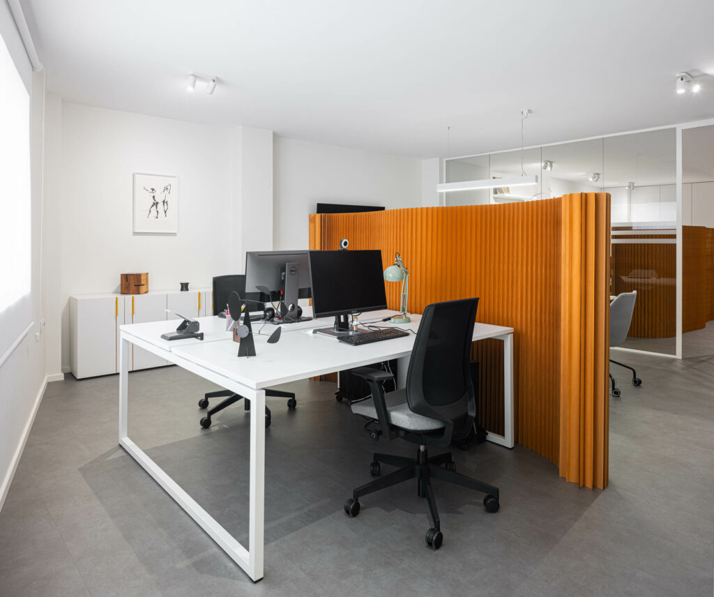 Em Paralelo's Living Canvas Where Fluidity Meets Function in Office Design