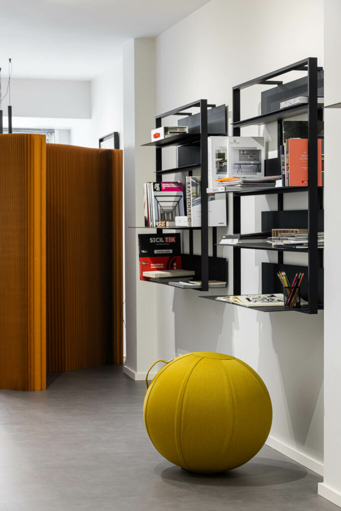 Em Paralelo's Living  Canvas Where Fluidity Meets Function in Office Design