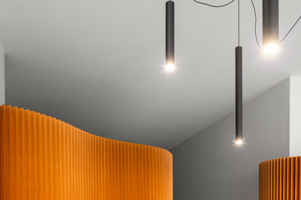 Em Paralelo's Living  Canvas Where Fluidity Meets Function in Office Design