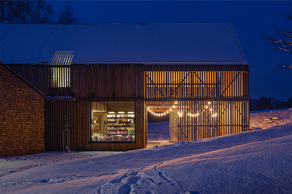 BXB Studio's Farmhouse Redefines Rural Elegance