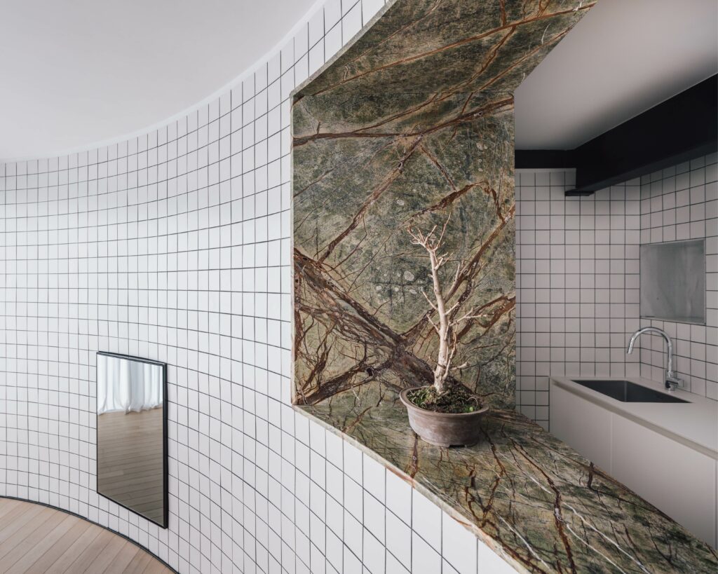 Interior Design Triumph: "Isabel la Católica House" by Agustín Gor Gomez (Imagen Subliminal)