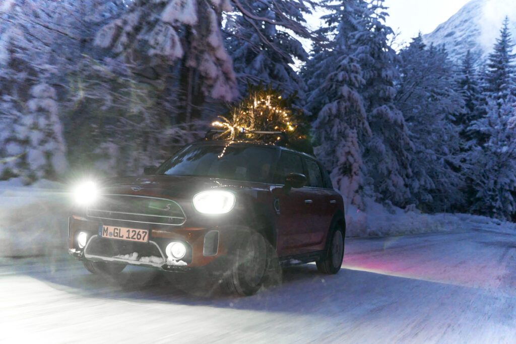 MINI Countryman's Journey to the Perfect Christmas Tree