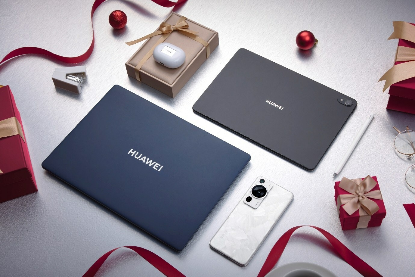 A Holiday Gift Guide Featuring the Latest Lifestyle Tech Trends