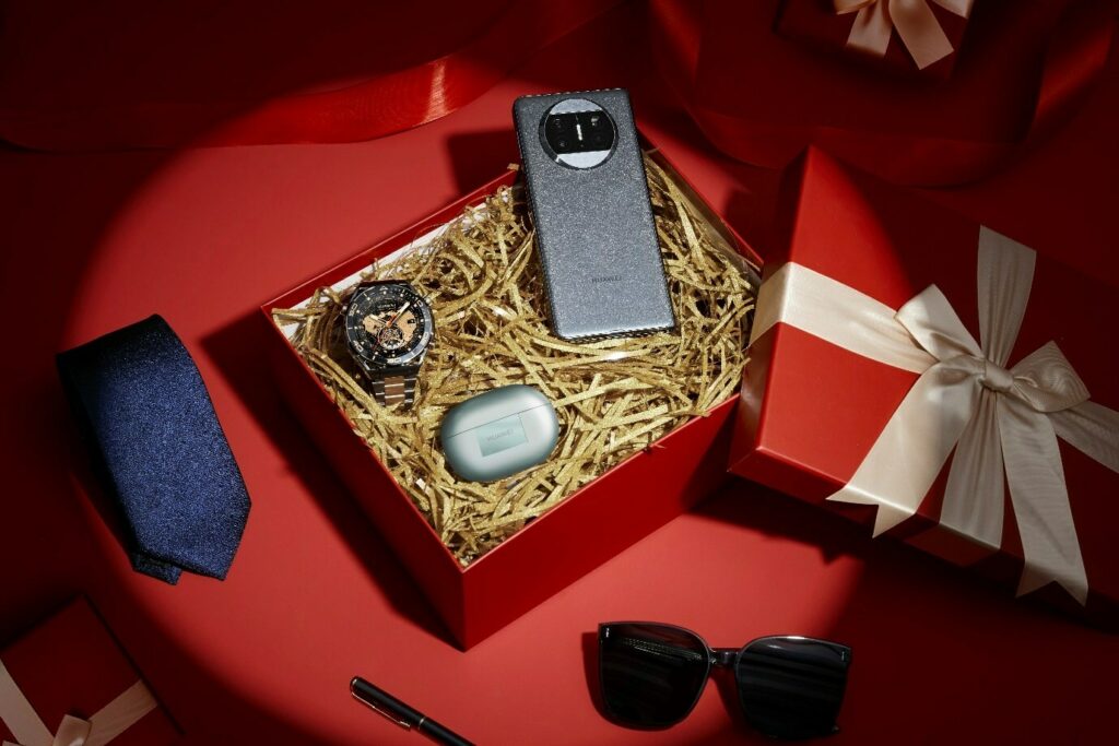 A Holiday Gift Guide Featuring the Latest Lifestyle Tech Trends