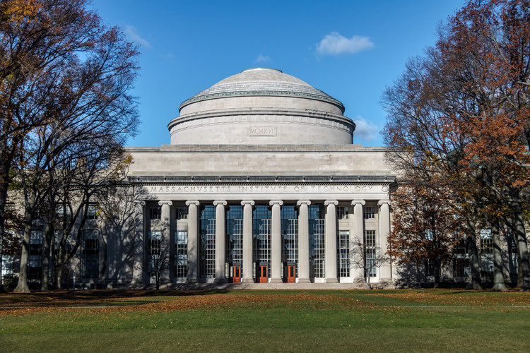 Photo credit: Shutterstock, by Diego Grandi