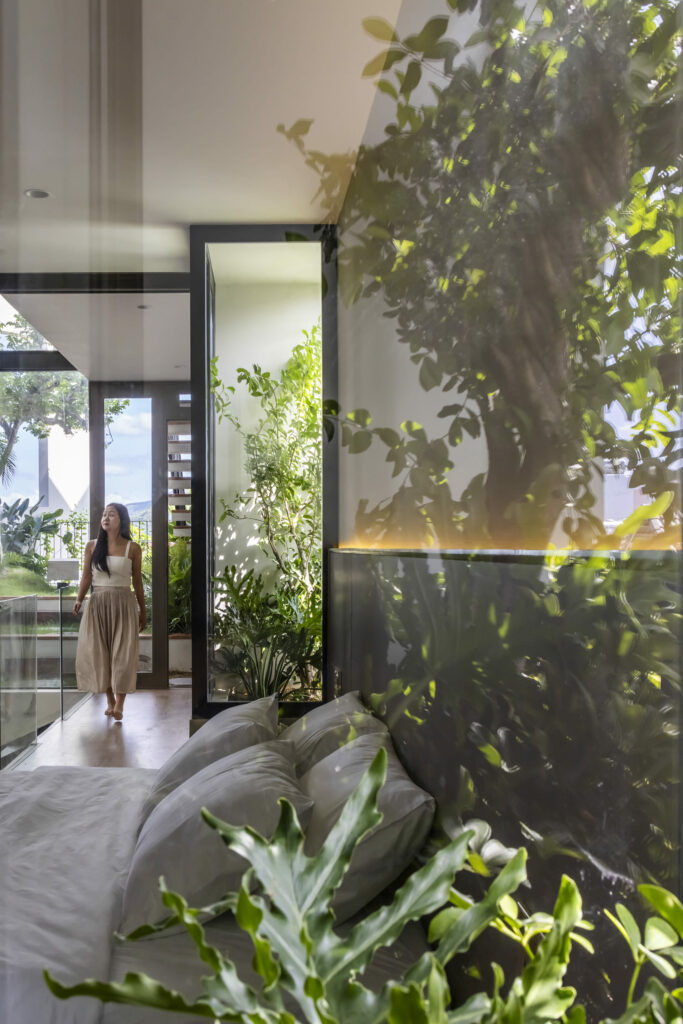 Energy-Efficient SkyGarden House, a Green Oasis in Urban Vietnam. Pham Huu Son Architects. Photo Credits: Hiroyuki Oki