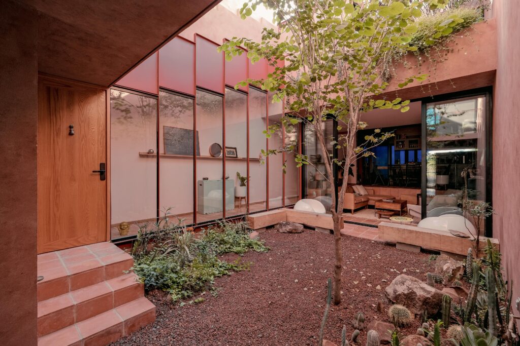 A Contemporary Interpretation of Northwest Mexican Heritage in Ederlezi House