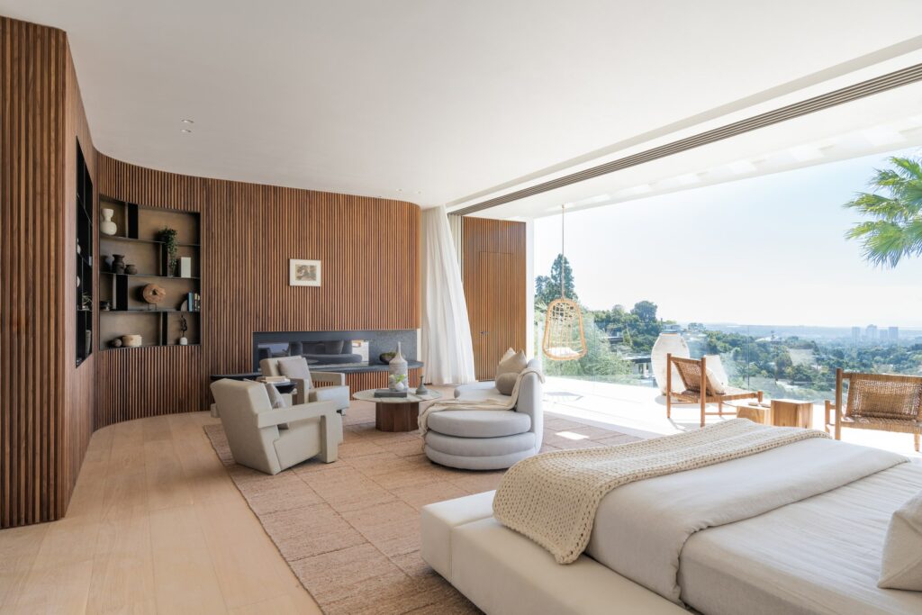 1055 Stradella, Where California Dreamscape Meets Exquisite Design