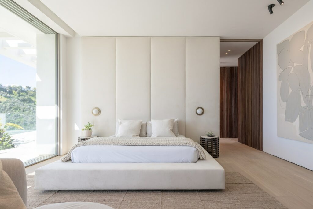 1055 Stradella, Where California Dreamscape Meets Exquisite Design