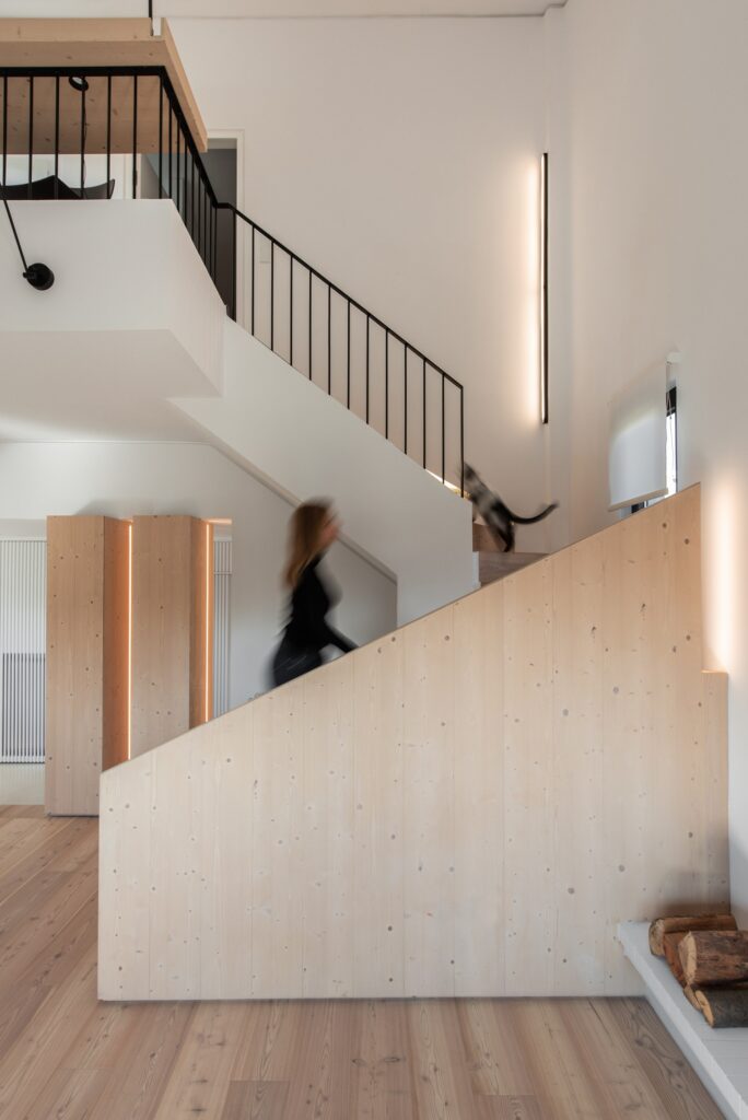 Movement towards upper level_ Photo by Athina Souli