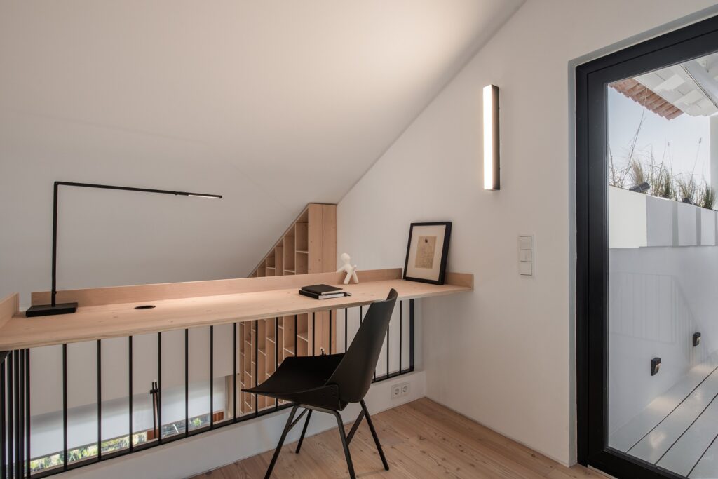 Dialogue between newly created study area and roof garden_ Photo by Athina Souli