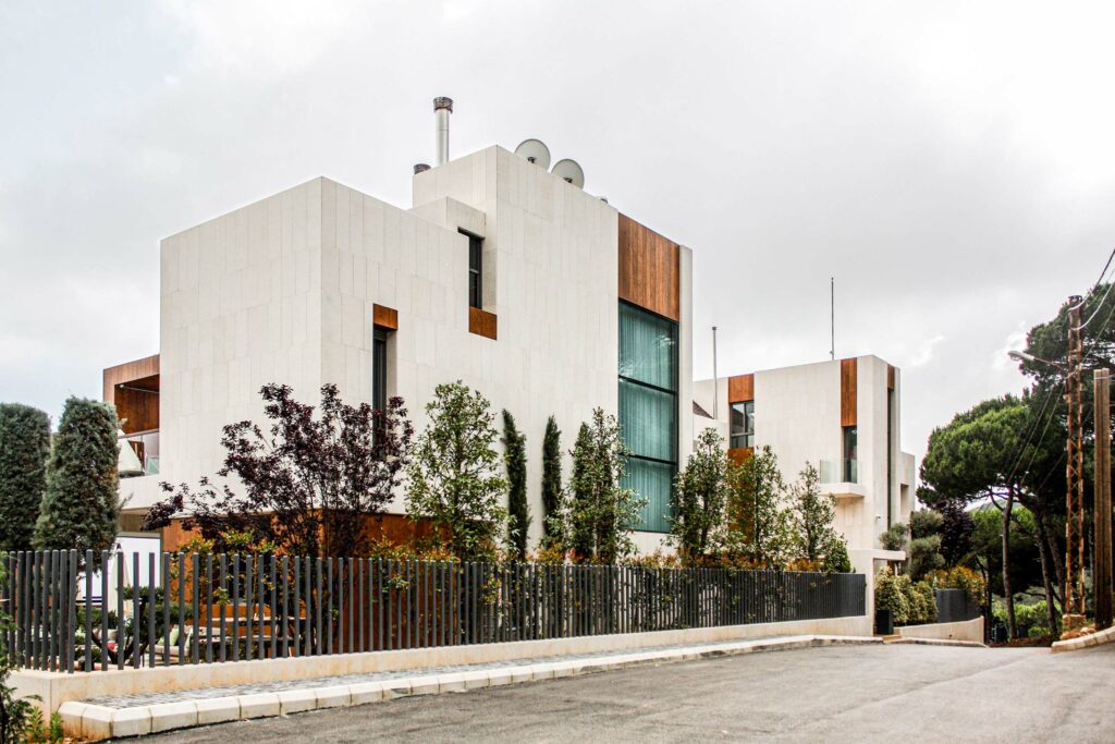 A Fragmented Harmony of a D3 Villa