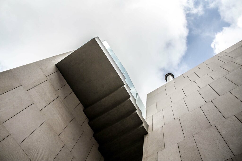 A Fragmented Harmony of a D3 Villa