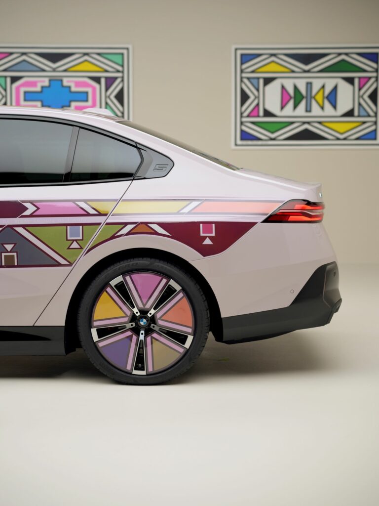 The BMW i5 Flow NOSTOKANA Unveils the Future of Automotive Chameleon Paint