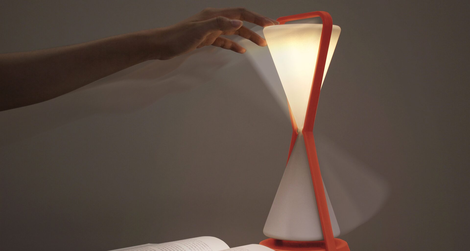 The Time Machine Table Lamp For a Better Time Management