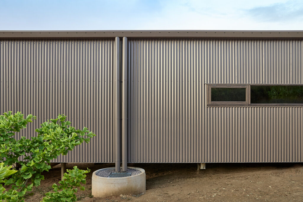 Australian Residence Harnessing Sunlight and Scenic Vistas