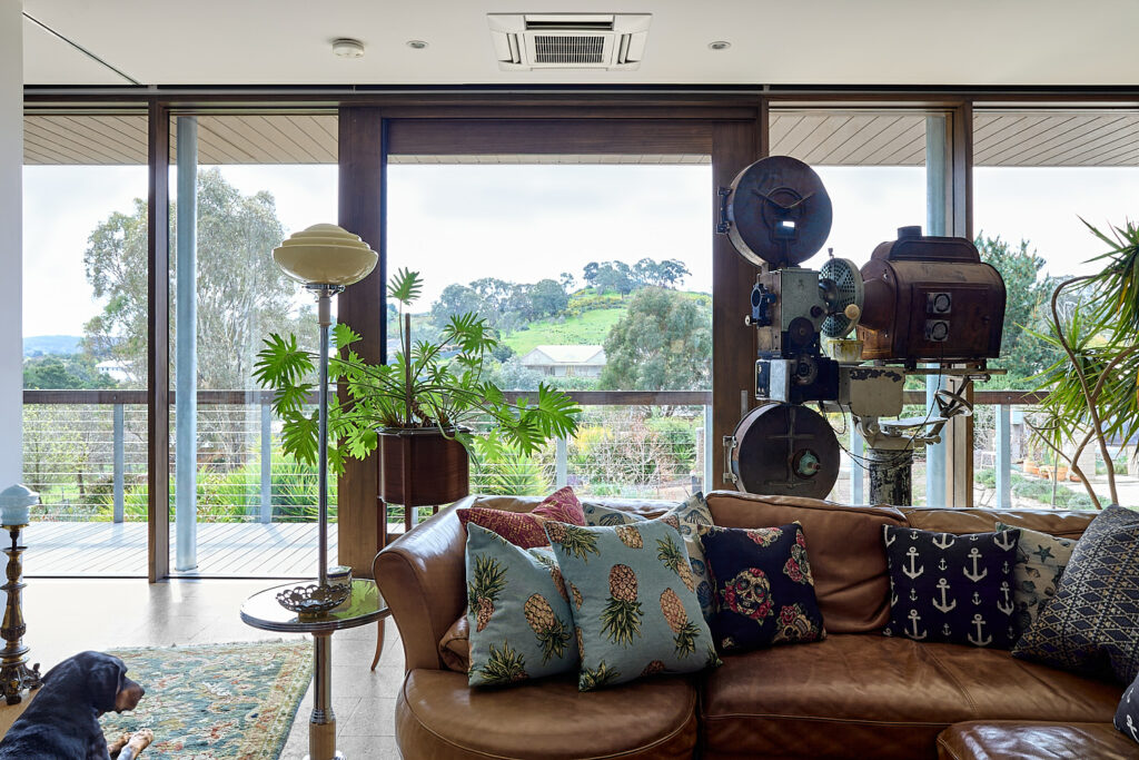 Australian Residence Harnessing Sunlight and Scenic Vistas