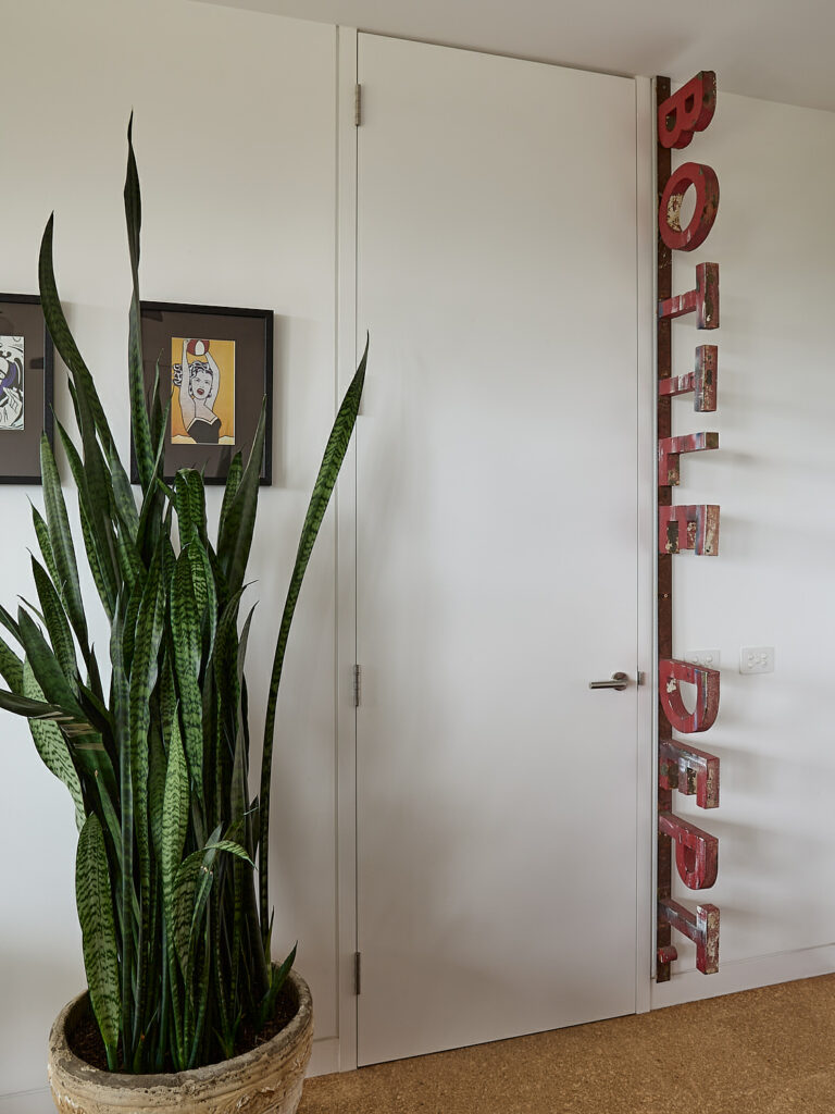 Australian Residence Harnessing Sunlight and Scenic Vistas