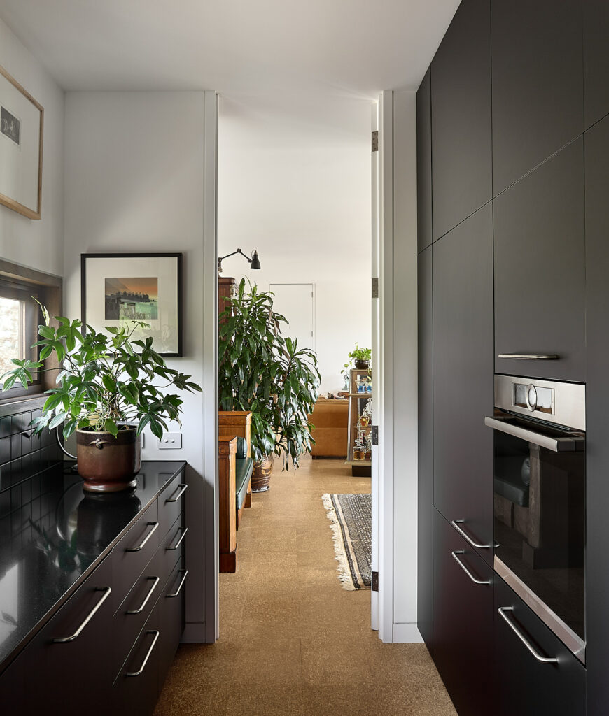 Australian Residence Harnessing Sunlight and Scenic Vistas