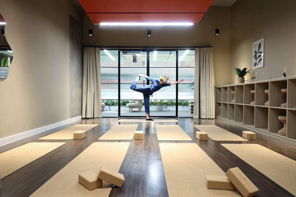 Full-size studio for wellness actitivies