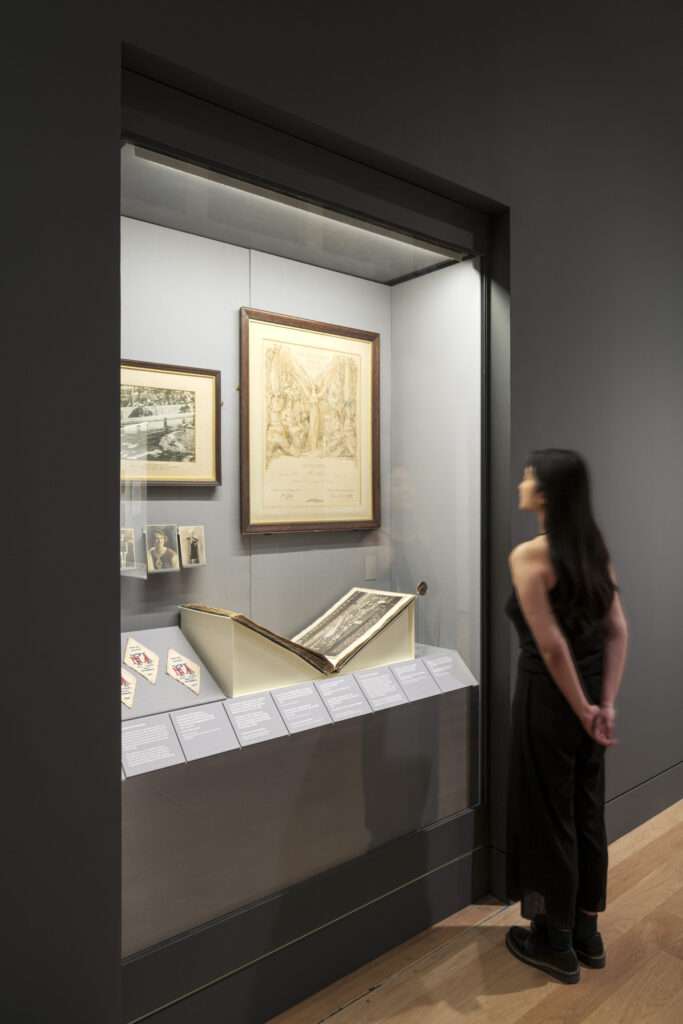 The colour tones of the exhibition references the original graphics of the 1924 event