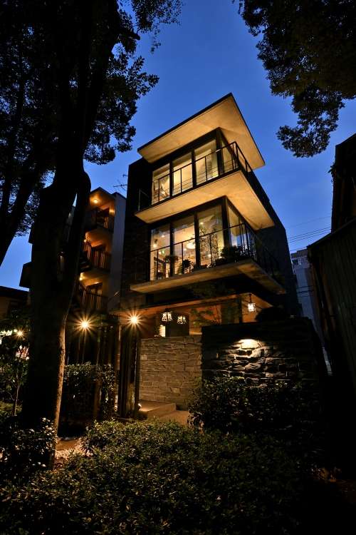 A Timeless Design Gracing Omiya Hikawa Shrine’s Sacred Approach