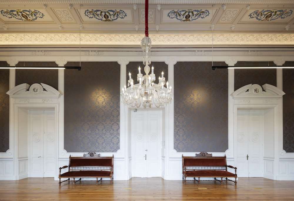Bubble office in the refurbishment of the Assembly Hall of the Hernani Town Hall, Spain