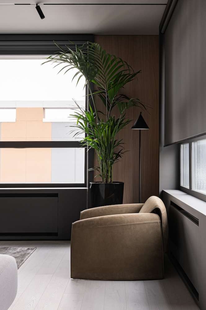 Rustam Minnehanov, founder of Kvadrat architects studio, leisurely created and realized the interior of an apartment for his family, giving himself full carte blanche.