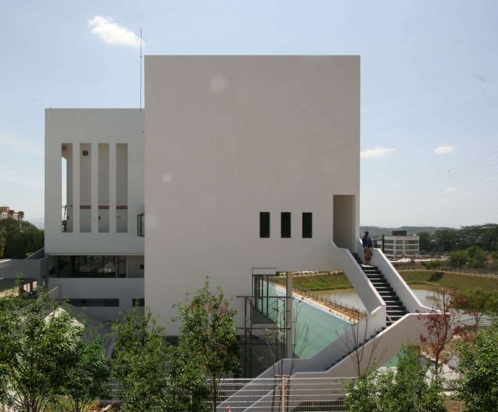 The Concrete Cloud - West facade with minimal window to shield off afternnon sun