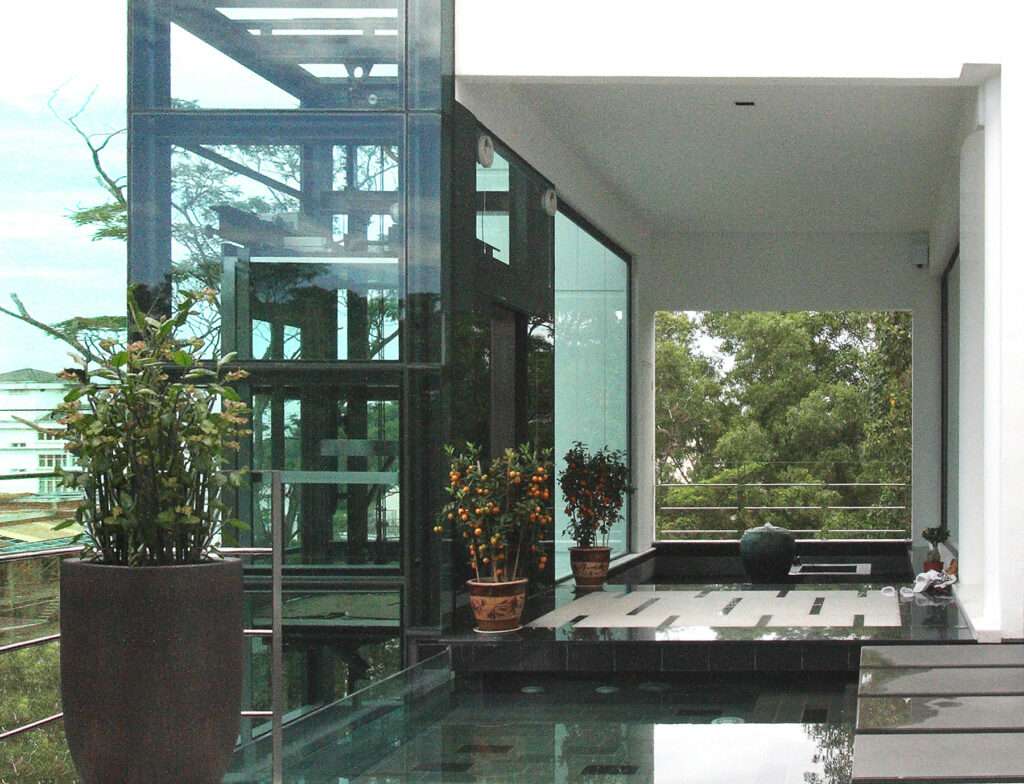 The-Skywalker-House-at-Bangsar-cantilevered-floating-porch-surrounded-by-ponds-with-glass-lift-shaft-By-S.Pin-Architect