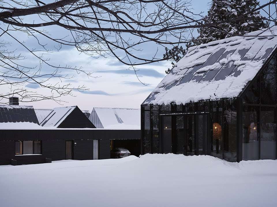 Atelier Échelle Turns a Family Legacy into a Riverfront Masterpiece