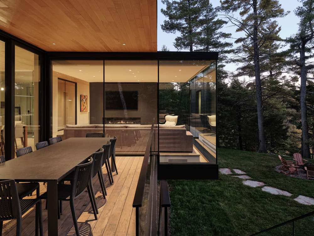 Between Lake and Forest