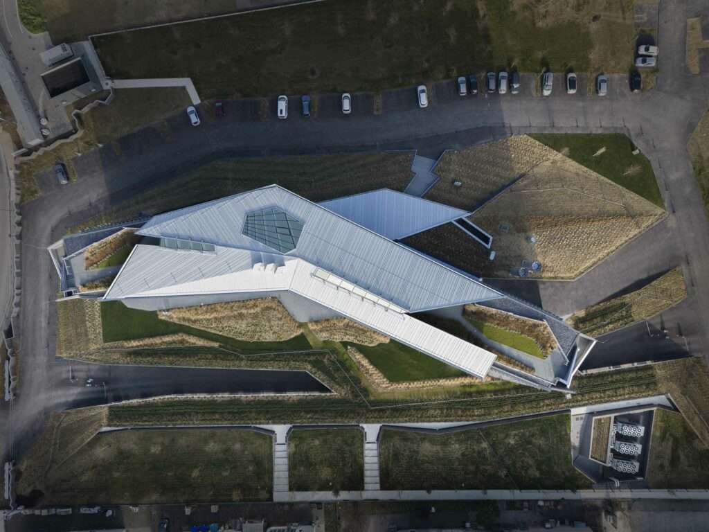 Photo credit: Pietro Savorelli, Marcin Dworzynski and Courtesy of tissellistudioarchitetti