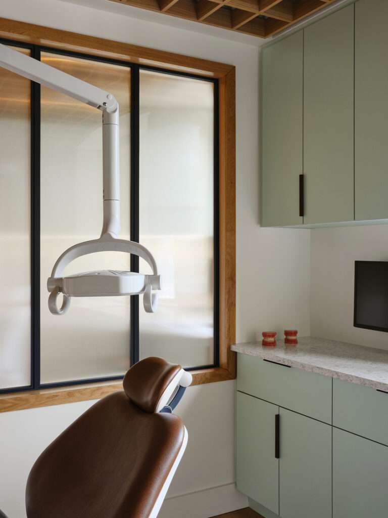 Clinique Monkland by Atelier Échelle