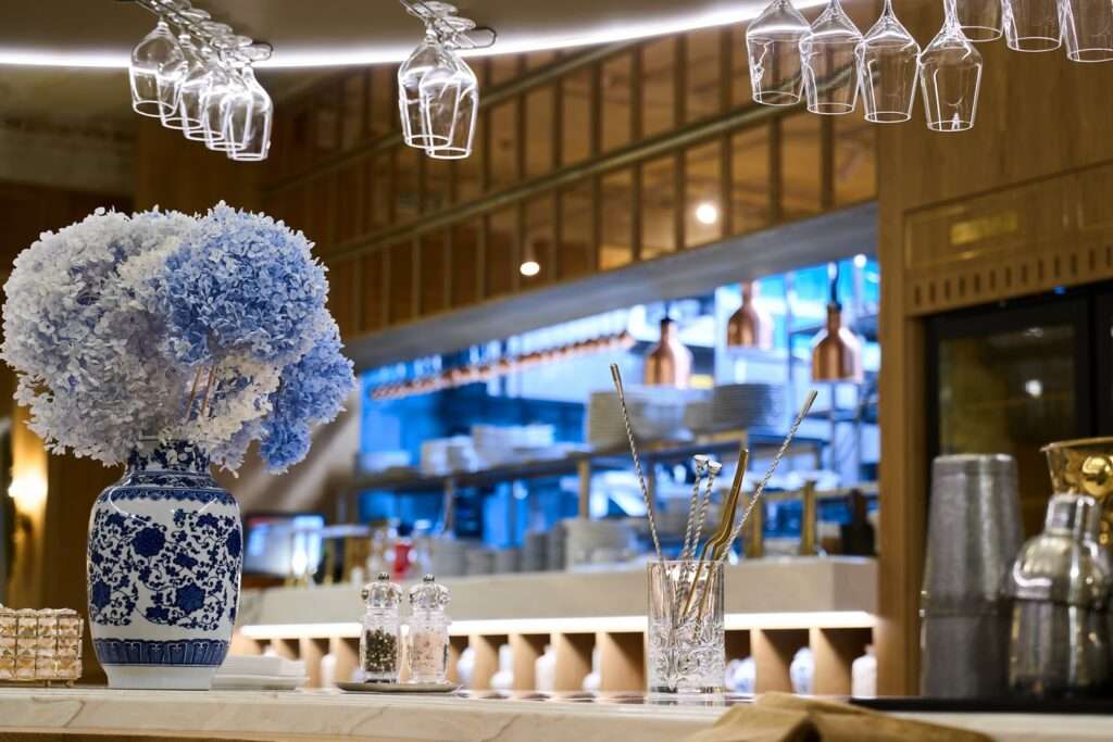 Restaurant Madame Zhu by Allartsdesign