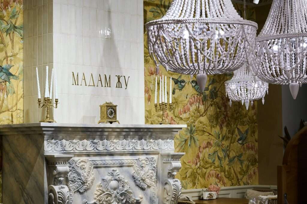 Restaurant Madame Zhu by Allartsdesign