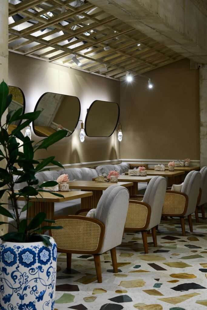 Restaurant Madame Zhu by Allartsdesign