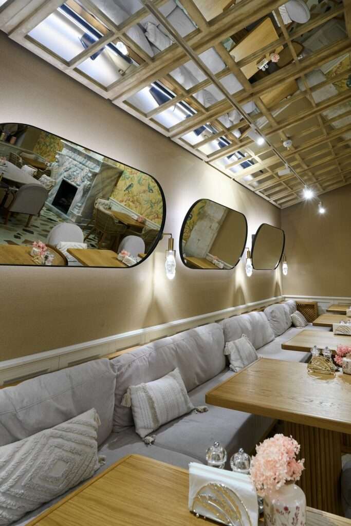 Restaurant Madame Zhu by Allartsdesign
