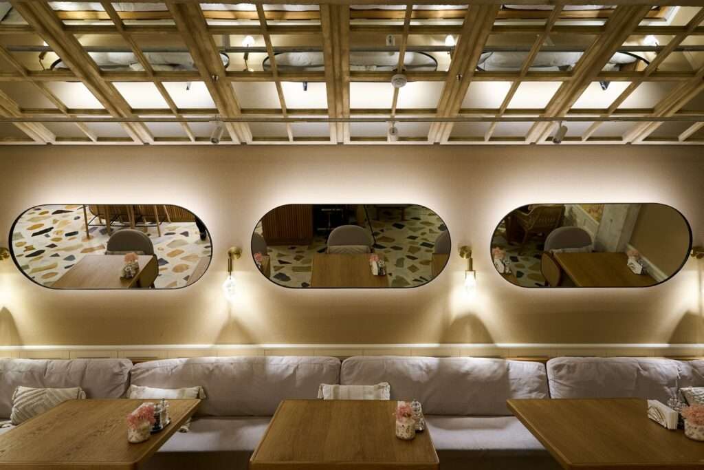 Restaurant Madame Zhu by Allartsdesign