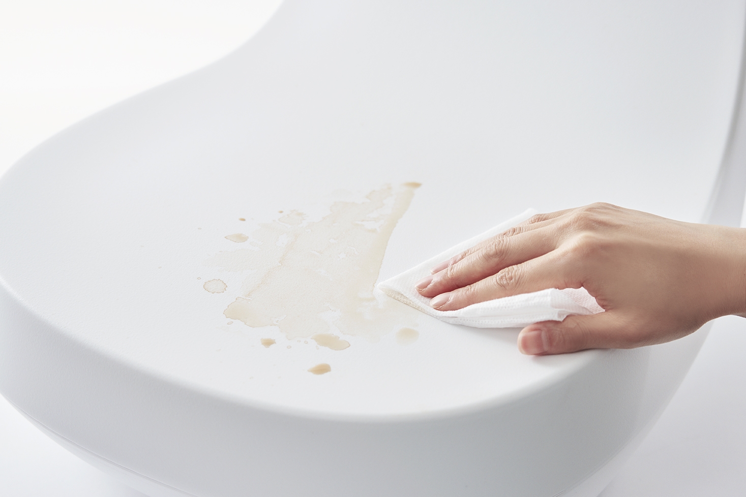 Take a Seat—The Enots Floor Chair Makes Sitting Down (and Getting Up) a Whole Lot Easier