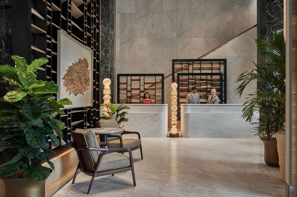 Bill Rooney studio_Four Seasons New Orleans Chandelier Bar