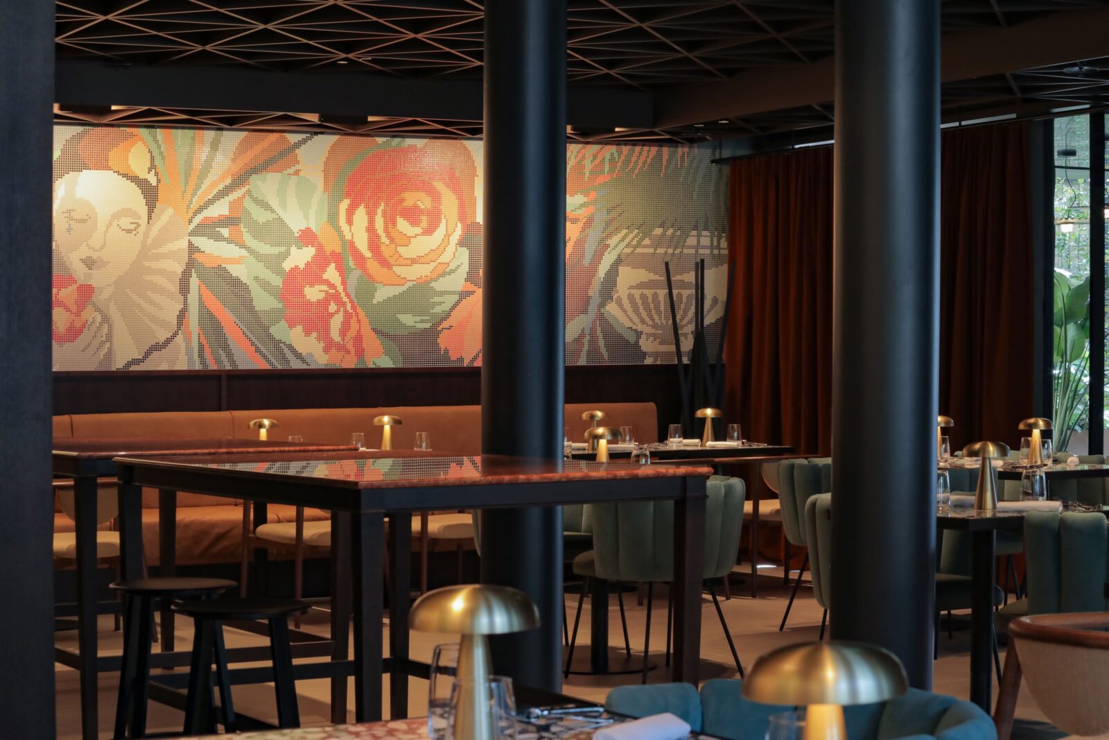 The ground floor with a restaurant and bar is the central point of the hotel, a meeting place for hotel guests and residents of Opatija