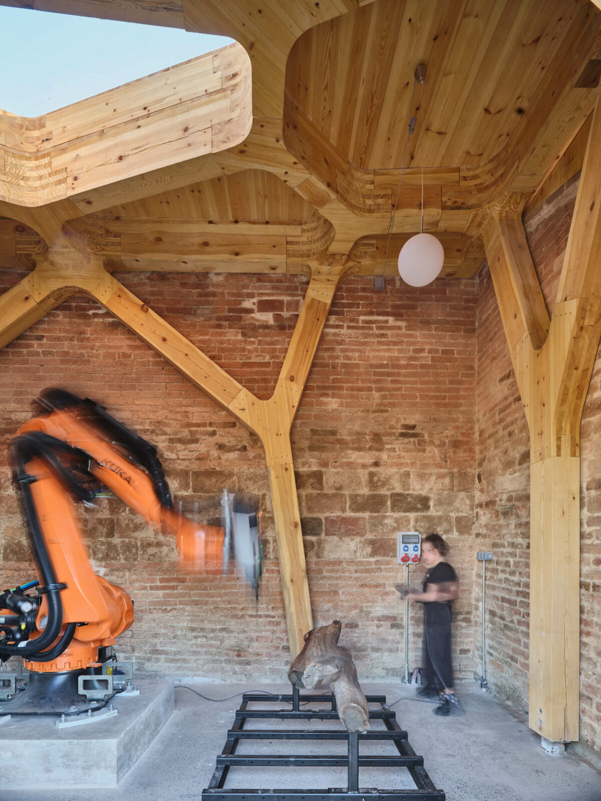 Photo credit: Adrià Goula